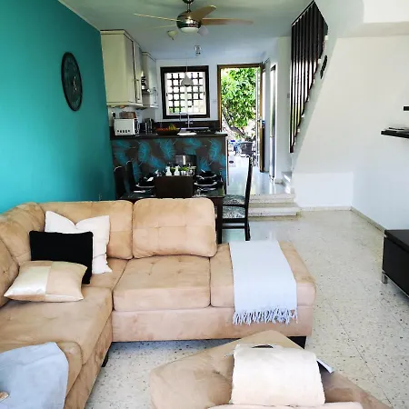 Vakantiehuis Tedy's Townhouse-margarita Gardens