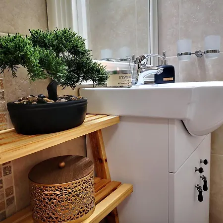 Tedy's Townhouse-margarita Gardens Holiday home *