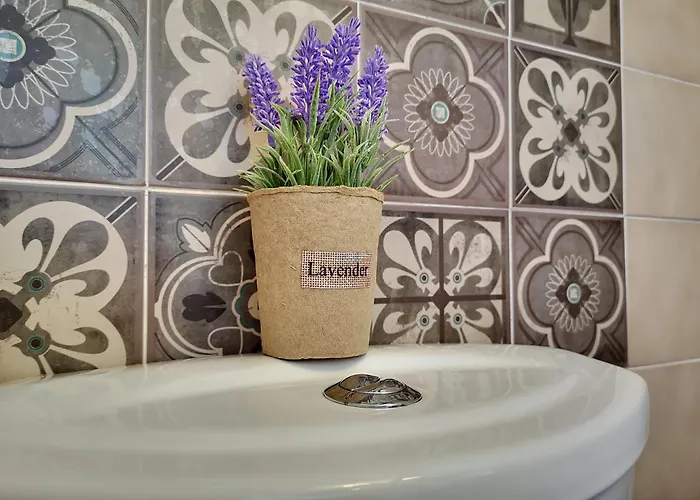 Tedy's Townhouse-margarita Gardens *