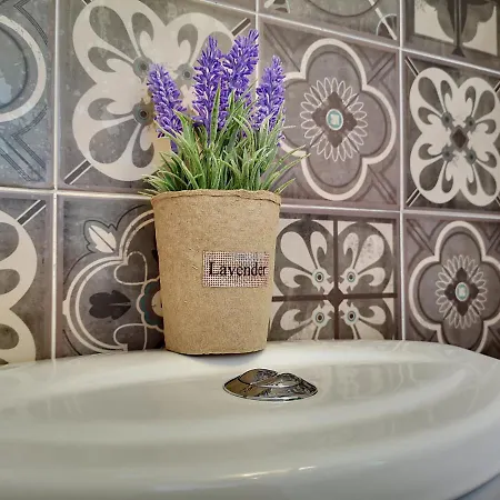 Tedy's Townhouse-margarita Gardens *